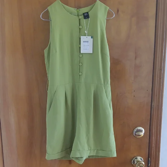 Green Sleeveless Button-Up Romper - Picture 1 of 3